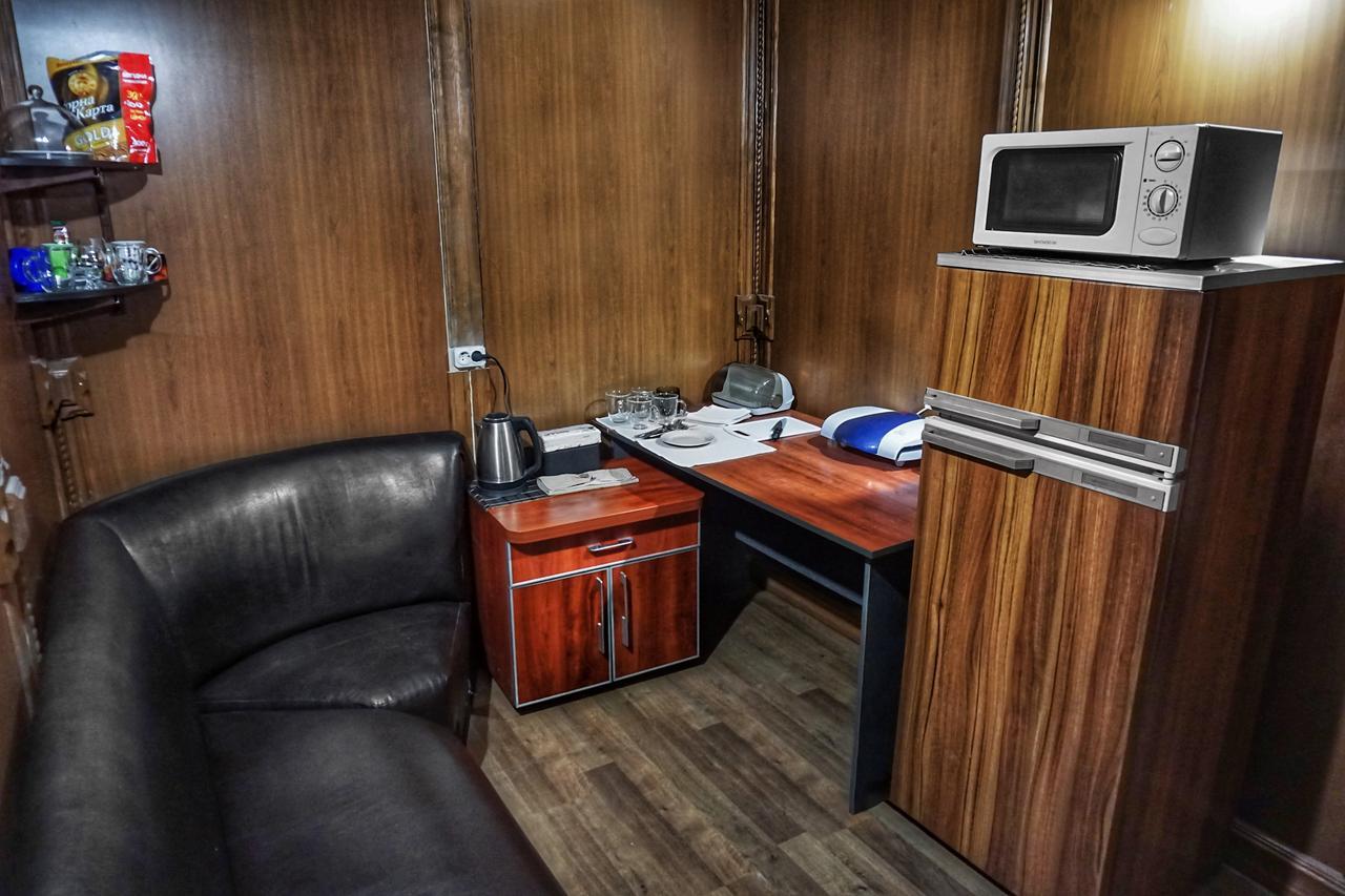 Black Wood Hostel Kijów Zewnętrze zdjęcie