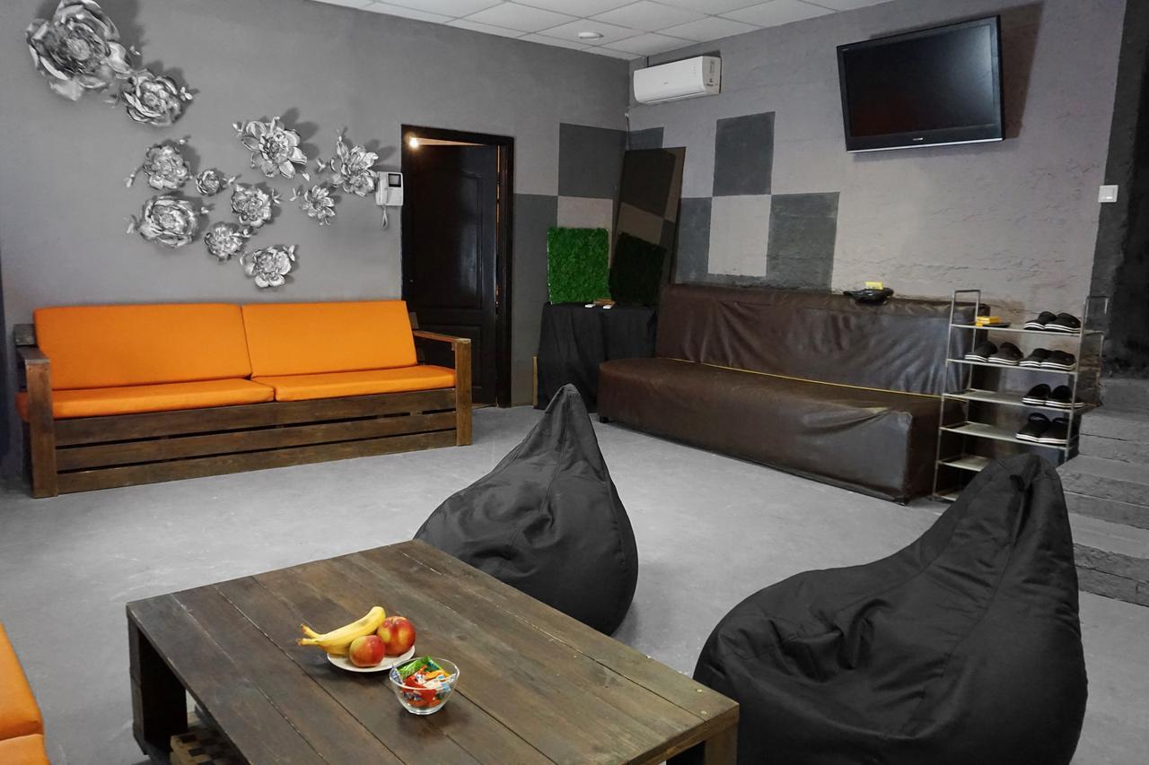Black Wood Hostel Kijów Zewnętrze zdjęcie