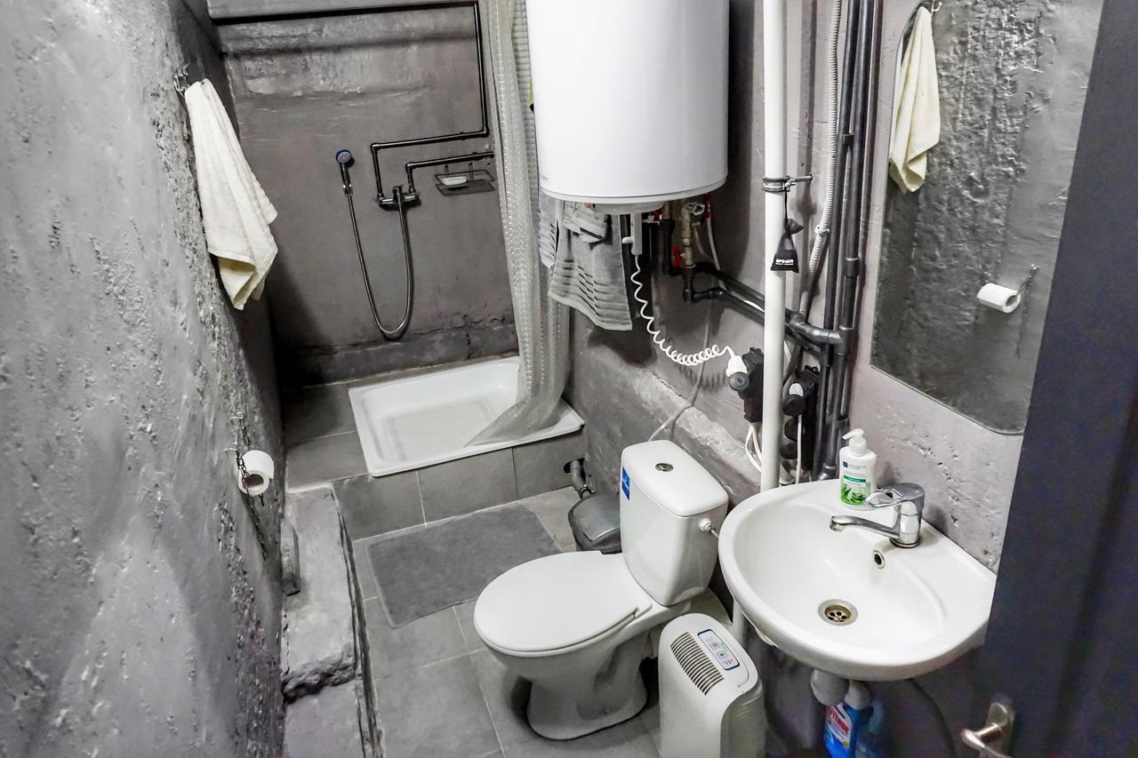 Black Wood Hostel Kijów Zewnętrze zdjęcie