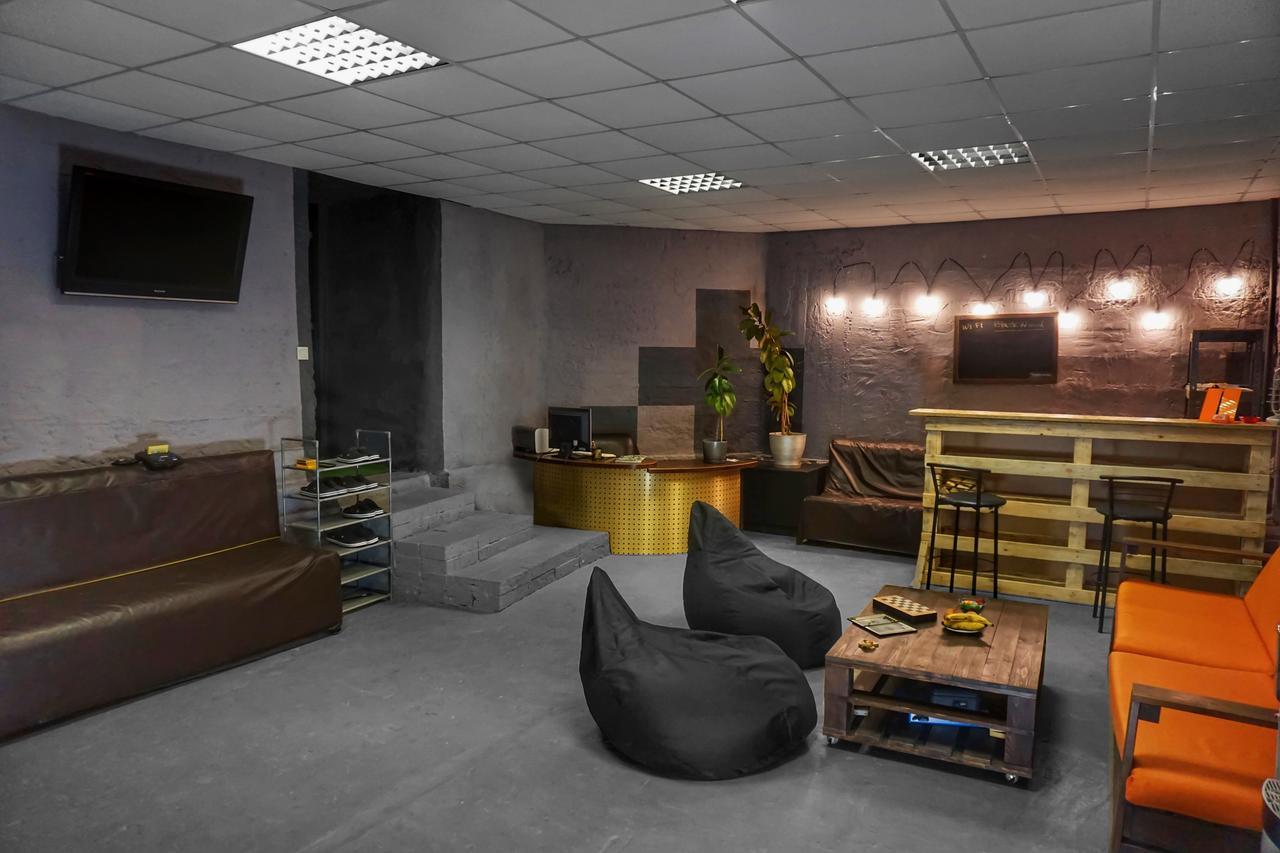 Black Wood Hostel Kijów Zewnętrze zdjęcie