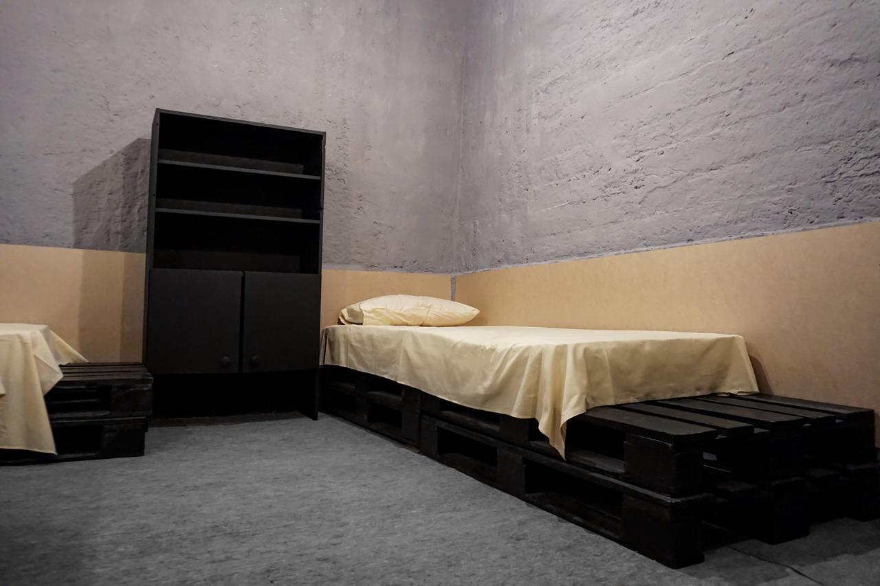 Black Wood Hostel Kijów Zewnętrze zdjęcie
