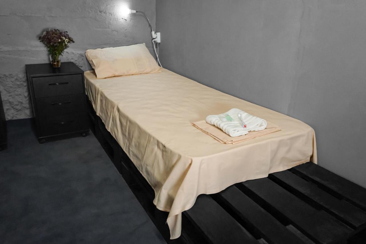 Black Wood Hostel Kijów Zewnętrze zdjęcie