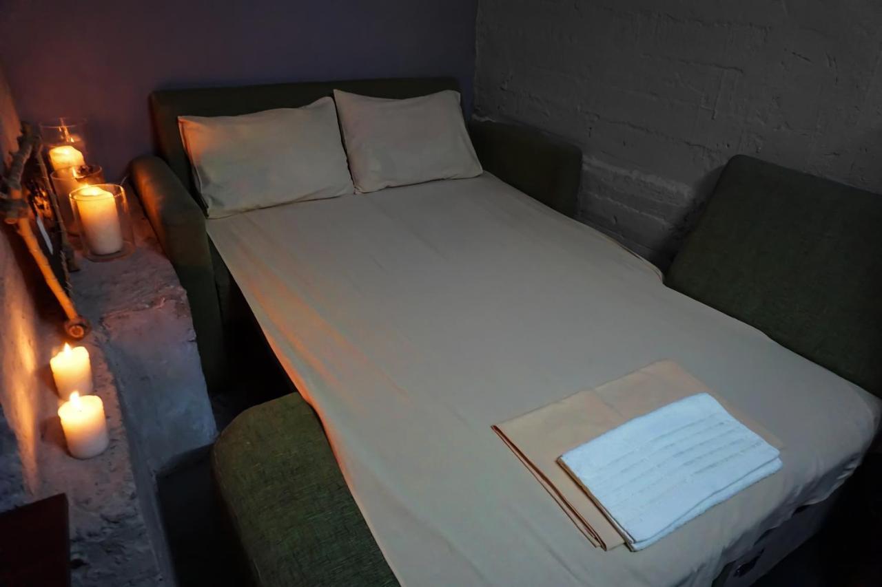 Black Wood Hostel Kijów Zewnętrze zdjęcie