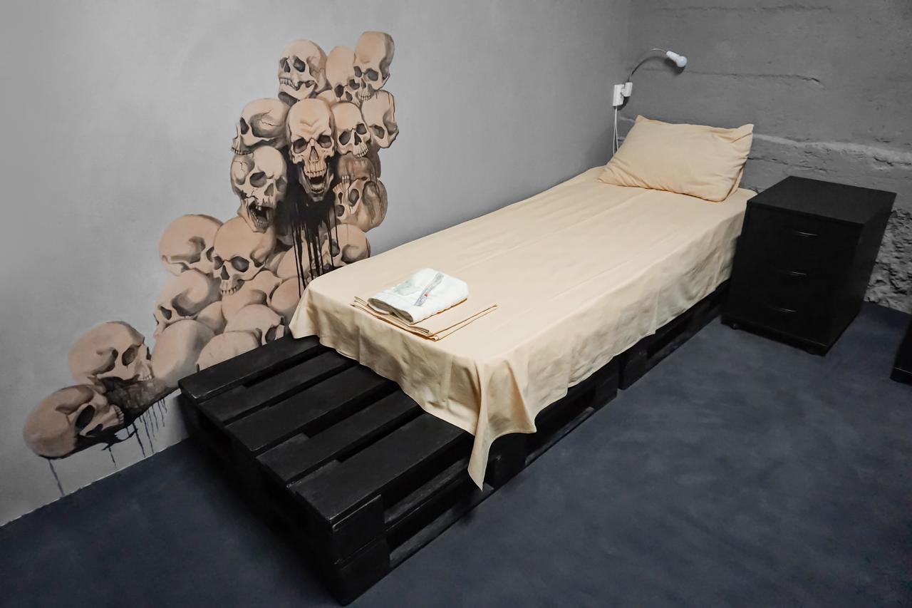 Black Wood Hostel Kijów Zewnętrze zdjęcie